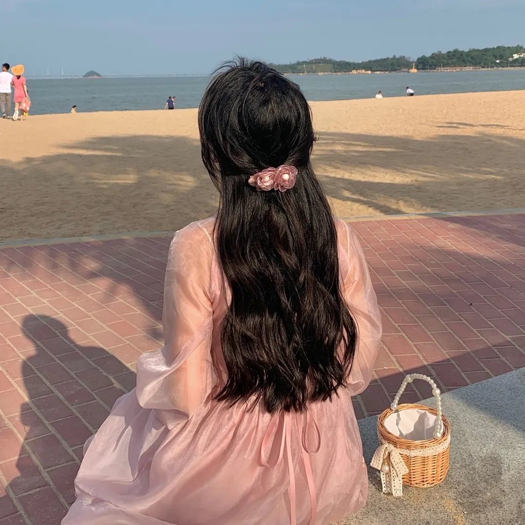 璀璨不可及的她